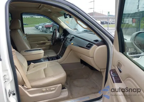 2013 Cadillac Escalade Luxury z USA, uszkodzony, nr VIN 1GYS4BEF1DR118415